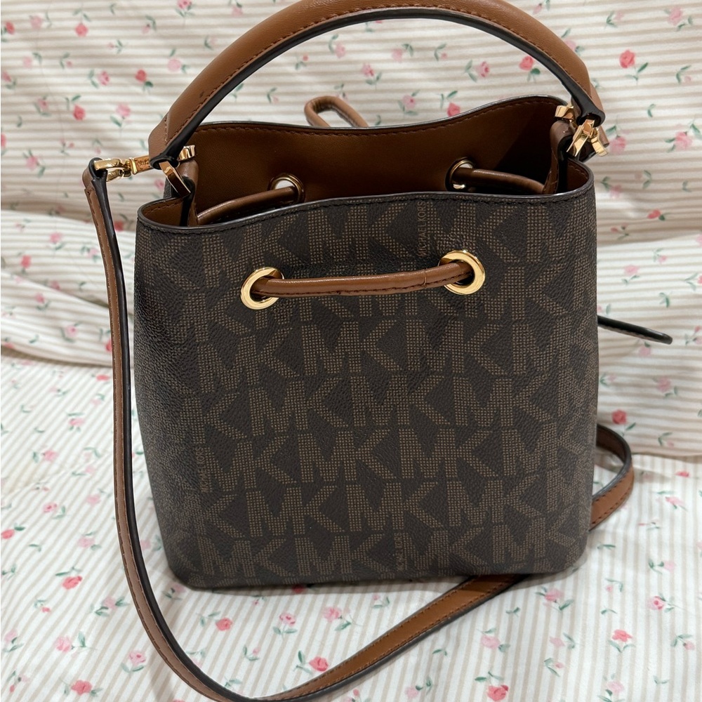 SOLD-Michael Kors Brown Bucket Bag - Picture 2 of 4